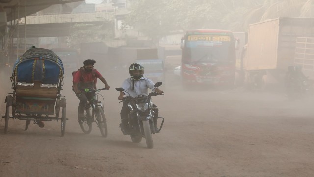 বায়ুদূষণে ঢাকা নবম