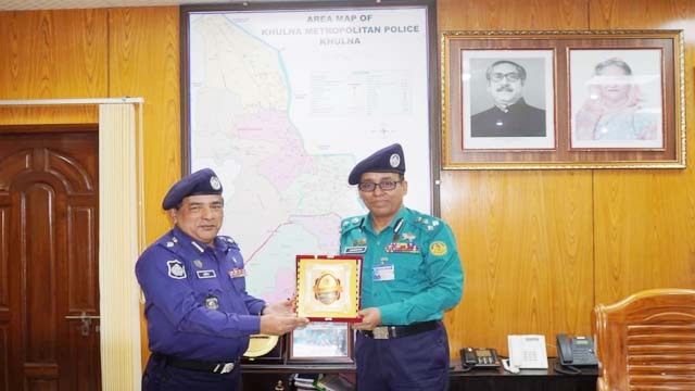 কেএমপি'র পুলিশ কমিশনারের সাথে খুলনার অতিরিক্ত ডিআইজি (ডেপুটি কমান্ড্যান্ট) এর সৌজন্য সাক্ষাৎ