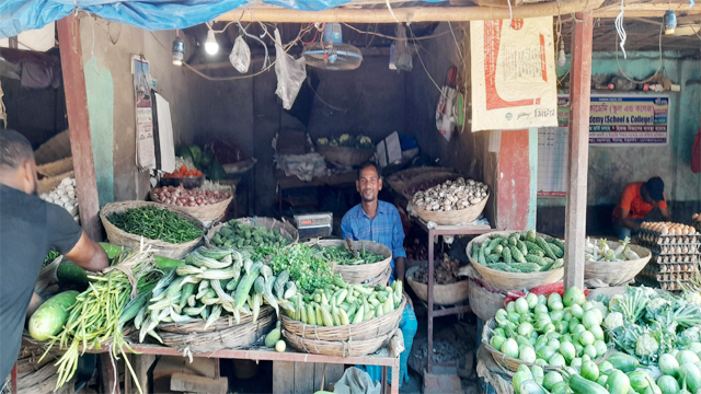 পীরগঞ্জে প্রশাসন চলে গেলেই মূল্যতালিকা অন্তর্ধান