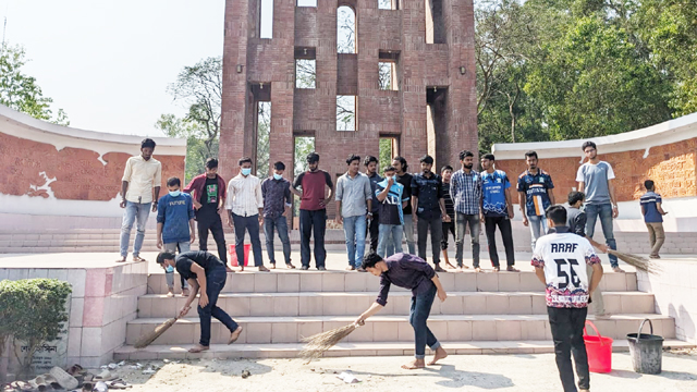 পুনরায় পরিষ্কার অভিযানে ইবির সাদ্দাম হোসেন হল ছাত্রলীগ