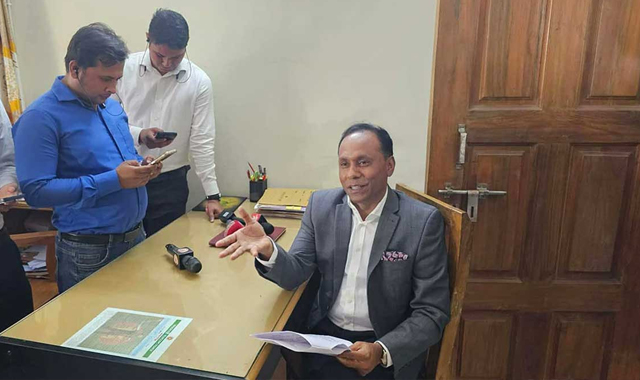 ভূমি প্রতিমন্ত্রী অফিসে গিয়ে দেখেন কর্মকর্তারা কেউ আসেননি