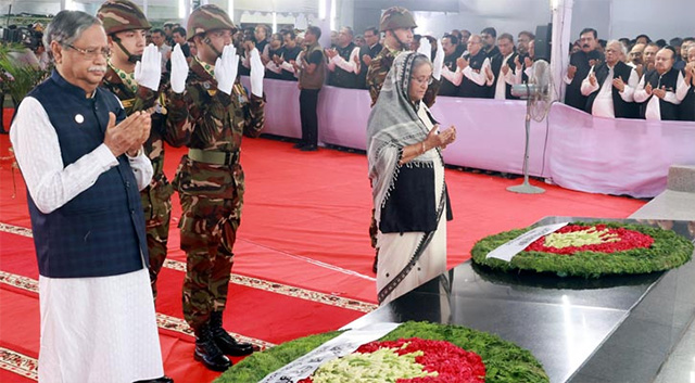 বঙ্গবন্ধুর প্রতিকৃতিতে রাষ্ট্রপতি-প্রধানমন্ত্রীর শ্রদ্ধা