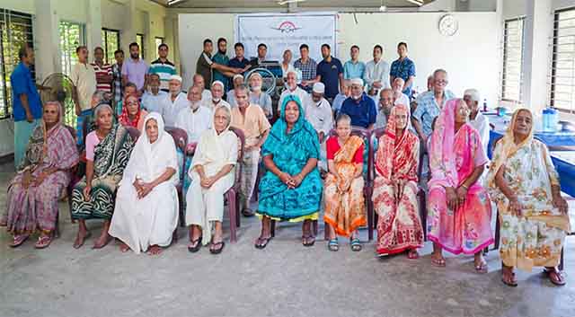 বৃদ্ধাশ্রমে বর্ষপূর্তি উদযাপন করলো চট্টগ্রাম এভিয়েশন ক্লাব