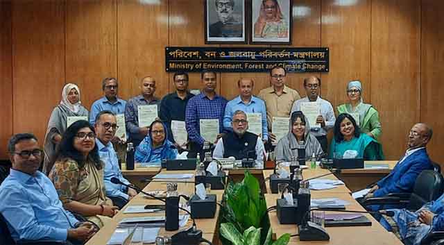 পরিবেশ সংরক্ষণে প্রতিযোগিতার সঙ্গে কাজ করতে হবে