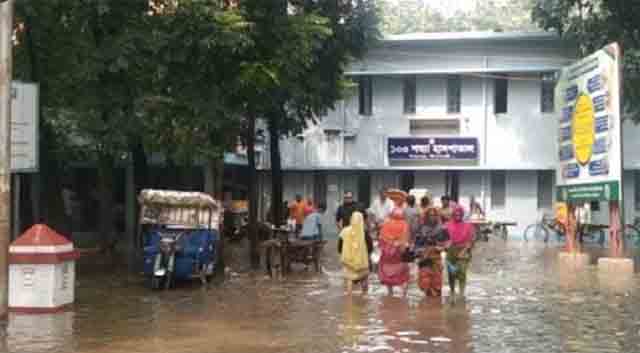 সৈয়দপুর ১০০ শয্যা হাসপাতাল চত্বরে হাঁটুপানি, যাতায়াতে ভোগান্তি