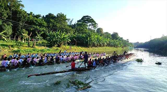 ফরিদপুরের কুমার নদে ঐতিহ্যবাহী নৌকা বাইচ