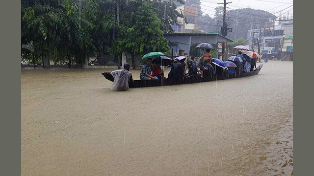 নৌকা চলছে বান্দরবান শহরে, নেই বিদ্যুৎ