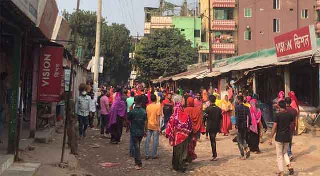 গাজীপুরে শ্রমিক-পুলিশ সংঘর্ষে এএসপিসহ আহত ১০