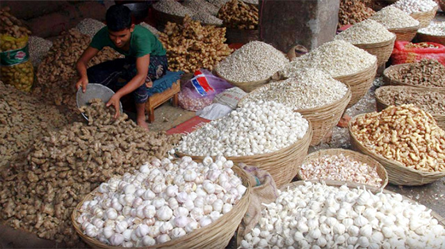 কোরবানির পরেও রসুনের ঝাঁজ বাড়ছেই!