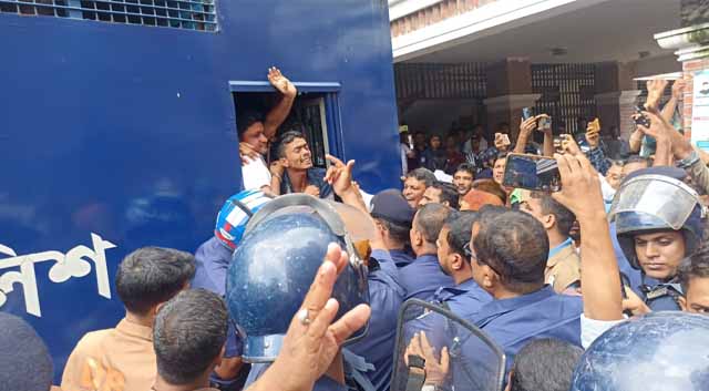 কেন্দ্রীয় বিএনপির প্রচার সম্পাদকসহ ৩ জনের নামে গ্রেপ্তারি পরোয়ানা