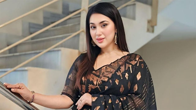 ‘আপনারা কাদা ছোঁড়াছুড়ি করবেন না’ অপু বিশ্বাস