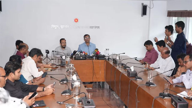 কৃষকদের ডিজেল প্রাপ্তি নিশ্চিত করতে ডিসিদের প্রতি নির্দেশ