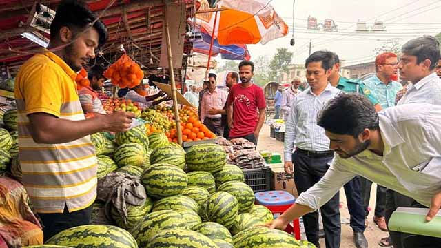 বরিশালে ৫ ব্যবসায়ীকে জরিমানা