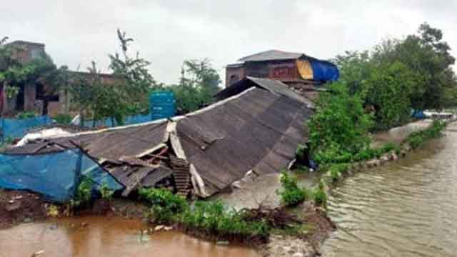 কয়রায় সরকারি ত্রাণ বিতরণে অনিয়ম