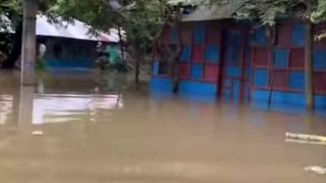 লক্ষ্মীপুরে ভয়াবহ বন্যায় বিপর্যস্ত জনজীবন