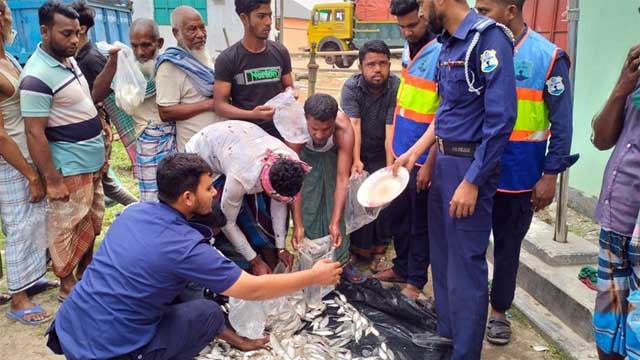 জব্দ করা জাটকা এতিমখানায় দিল পুলিশ