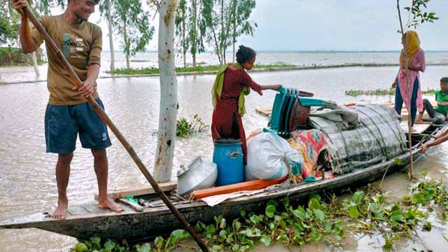 গাইবান্ধায় বন্যা পরিস্থিতির অবনতি, পানিবন্দি ৬৭ হাজার পরিবার