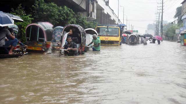 কোমর পানিতে ডুবলো চট্টগ্রাম