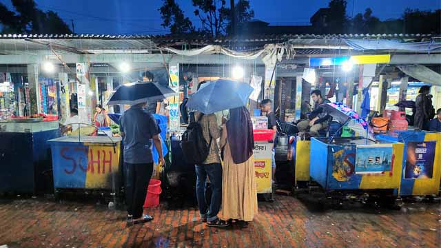 স্বস্তির বৃষ্টিতে অপরুপ রূপে বাকৃবি