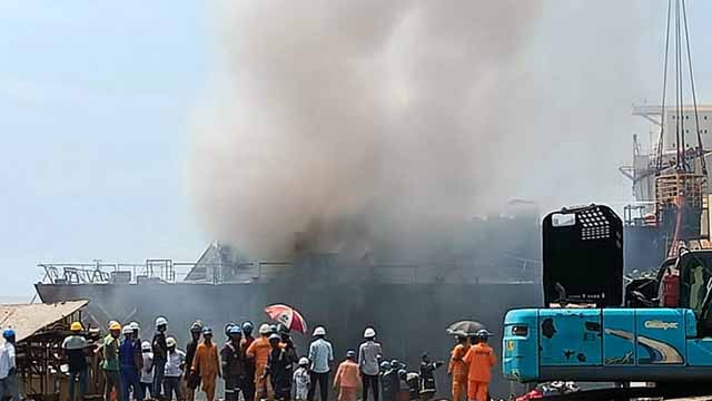 সীতাকুণ্ডে শিপইয়ার্ডে বিস্ফোরণে মৃত্যুর সংখ্যা বেড়ে ৬