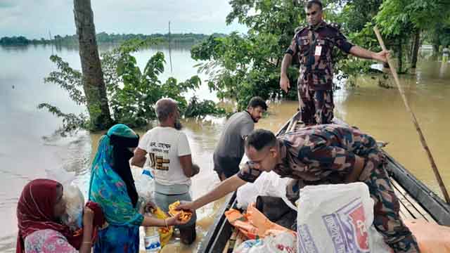 এক দিনে ৬৮৫৭ পরিবারের মধ্যে ত্রাণ দিয়েছে বিজিবি