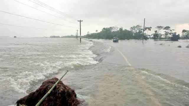 টেকনাফ উপকূলে এসেছে ‘বর্ষা’