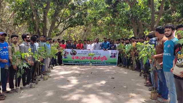 শতাধিক বৃক্ষরোপণের মাধ্যমে কর্মসূচি শুরু করলেন ইবি শাখা ছাত্রলীগ