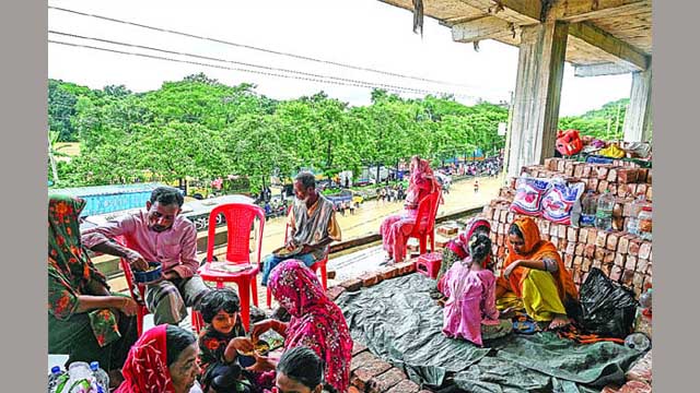 আশ্রয় মিলছে না আশ্রয় কেন্দ্রে