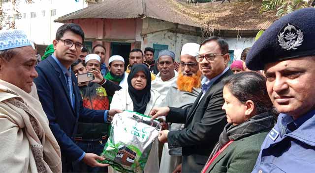 নরসিংদীর শিবপুরে সৌদি সরকারের দেয়া দুম্বার মাংস বিতরণ