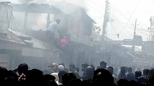 শরীয়তপুরে আগুনে পুড়ল ৯ দোকান, কোটি টাকার ক্ষতি