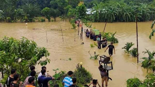 ফুঁসে উঠেছে গোমতী, পানি বিপৎসীমার ৭০ সেন্টিমিটার ওপরে