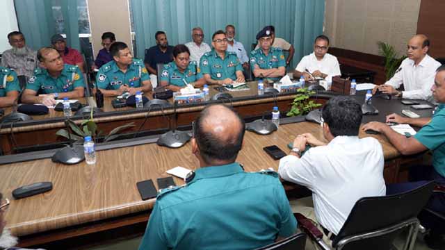 বাস মালিকদের সঙ্গে ডিএমপি কমিশনারের মতবিনিময়