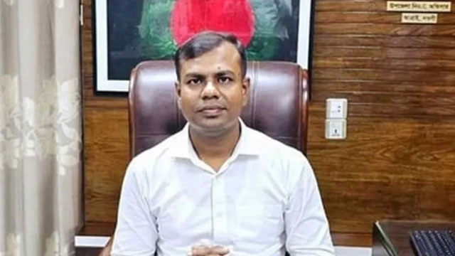 মুক্তিযোদ্ধা চাচাকে বাবা বানিয়ে চাকরি, কারাগারে জেষ্ঠ্য সহকারী সচিব