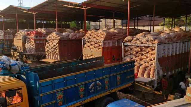 আমদানিতেও কমছে না পেঁয়াজের দাম, যা বলছেন ব্যবসায়ীরা