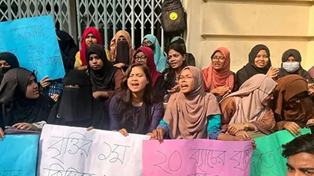 কার্যক্রম স্থগিতের ঘোষণা প্রক্টরিয়াল বডির