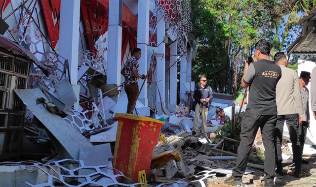 ৭ দশমিক ৪ মাত্রার শক্তিশালী ভূমিকম্পে কেঁপে উঠলো ইন্দোনেশিয়া