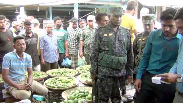 লেবুর হালি ১২০ টাকা, দোকানিকে জরিমানা