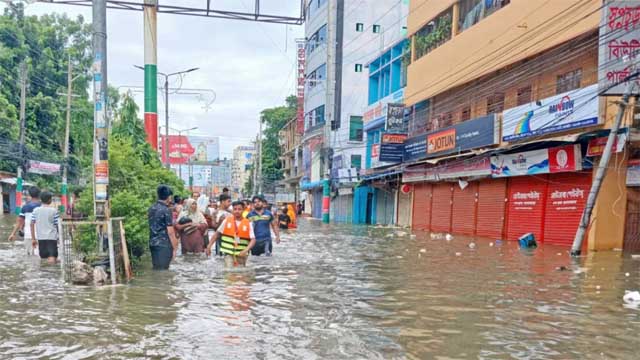 বন্যার্তদের সহায়তায় আরও দুই মন্ত্রণালয়ের কর্মকর্তারা