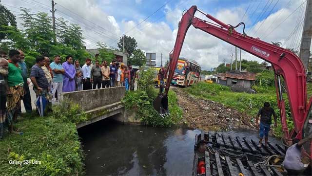 যশোর শহরের পানি নিষ্কাশনে বিল হরিণার খাল খনন শুরু