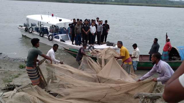 তিন নদীতে অভিযানে কোটি টাকার অবৈধ জাল জব্দ