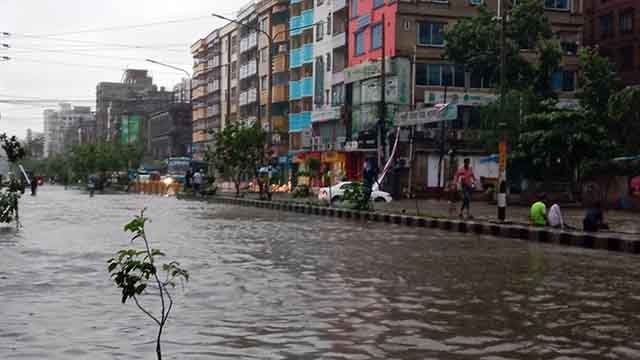 টানা বৃষ্টিতে রাজধানীতে জলাবদ্ধতা, ভোগান্তি