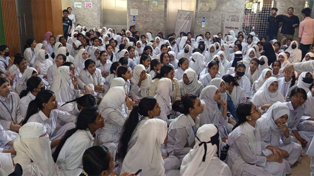 দেড় বছরের বঞ্চনা জমে বিস্ফোরণ: কেন ঘেরাও কর্মসূচিতে কারিগরি শিক্ষার্থীরা