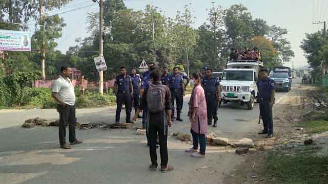 ইউপিডিএফের সড়ক অবরোধ শান্তিপূর্ণভাবে পালিত