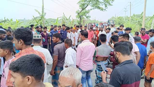 কিশোরগঞ্জে বাস চাপায় মোটরসাইকেল আরোহী মামা-ভাগ্নে নিহত