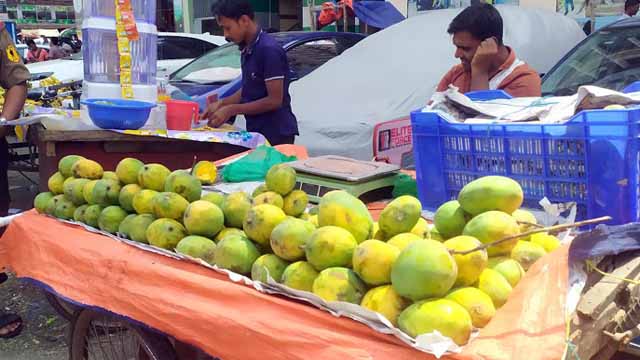 পাকা আমের কেজি ১৬০ থেকে ২৬০ টাকা