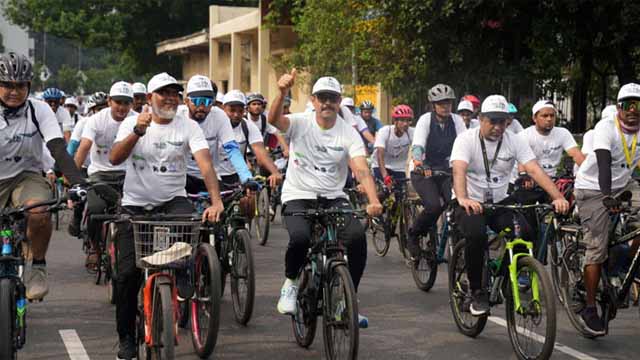 মাসে দুইদিন সাইকেল চালানোর জন্য রাস্তা নির্দিষ্ট করে দেব: মেয়র আতিক