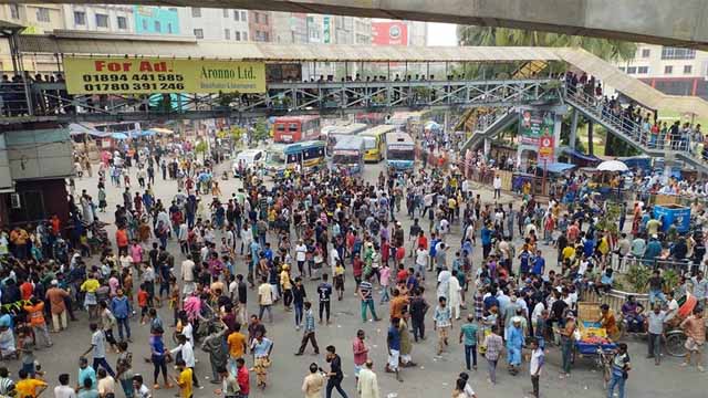 মিরপুরে অটোরিকশা চালকদের বিক্ষোভ, যানজট