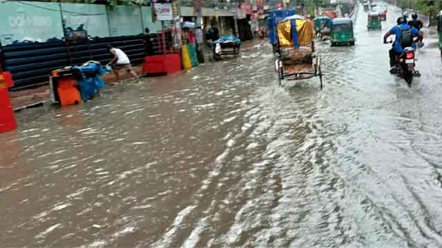 ঢাকায় মুষলধারে বৃষ্টি, ভোগান্তি চরমে