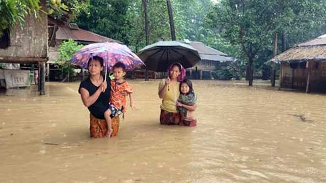 নাইক্ষ্যংছড়িতে ভারী বর্ষণের ফলে আকস্মিক  বন্যায় ব্যাপক ক্ষয়ক্ষতি বিপর্যস্ত জনজীবন