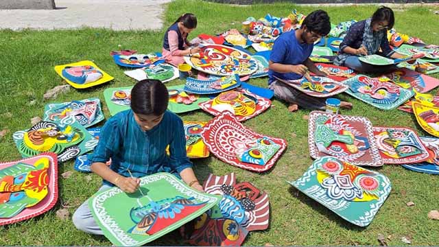 বাংলা বর্ষবরণ ও মঙ্গল শোভাযাত্রা ঘিরে ব্যস্ত শিল্পীরা